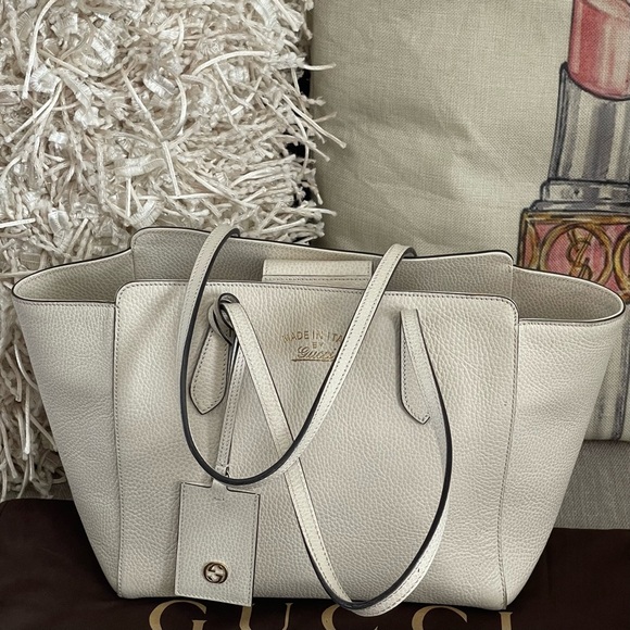 COAπβοΈGUCCI MED. SWING TOTEβοΈπW/GUCCI DustbagβοΈπSTUNNING bagβοΈCOA - Picture 15 of 16